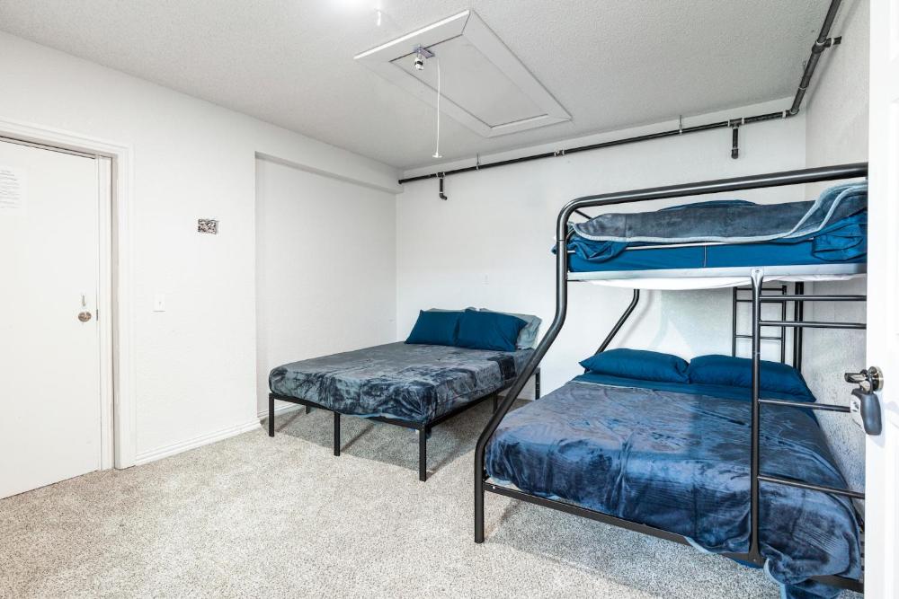 Deluxe Triple Room interior